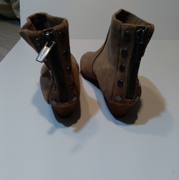 Vince Camuto Shoes - VINCE COMUTO LEATHER WOMENS ANKLE BOOTS. SIZE 7.5M